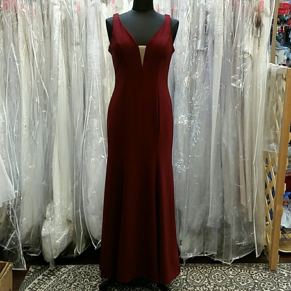 Elegant Dark Red Dress - Picture 1 of 6